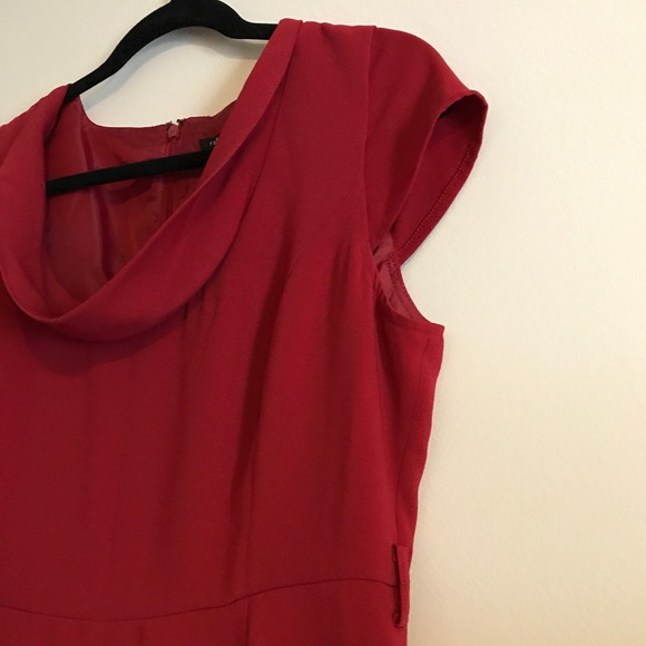 Cherry Red Fitted Sheath Dress w/Scoop Neck - Picture 4 of 6